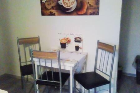Kleines Apartement Zwischen Ega Und Messe 에르푸르트 외부 사진
